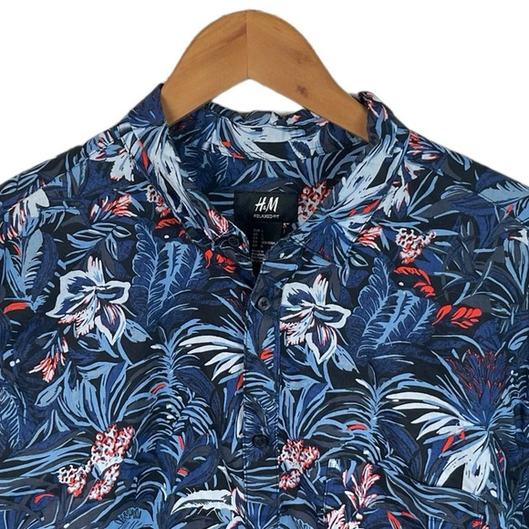 BF1330 Men’s H&M Relaxed Fit Hawaiian Palm Leaf Print Floral Button Down Shirt L - Picture 3 of 5